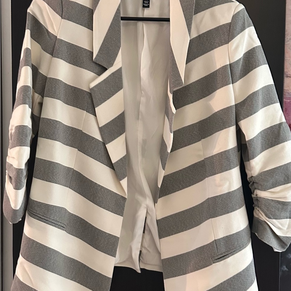 Jones New York Women's Gray and Cream Striped Blazer